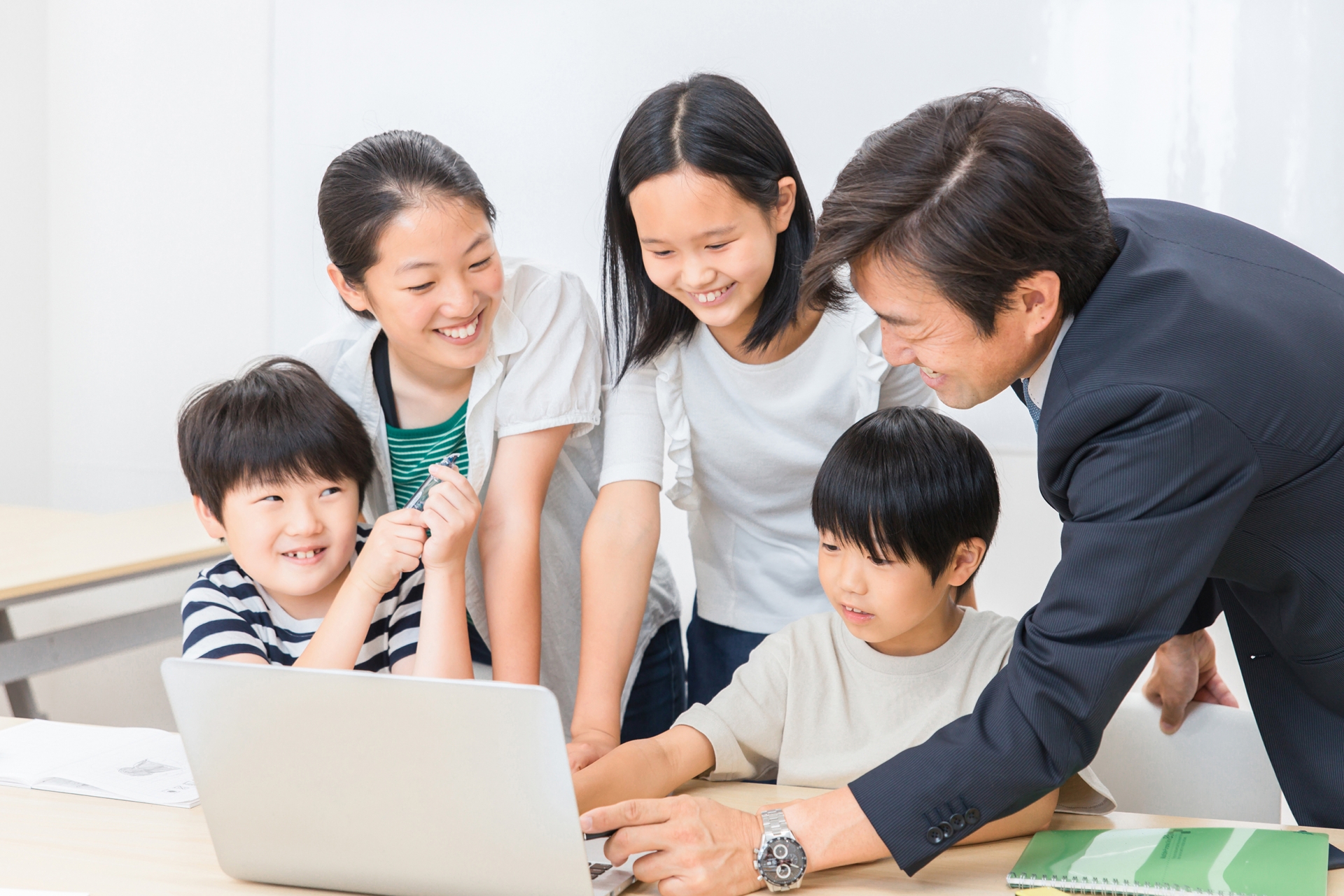 人材不足に悩むキッズクラブで使われているIoT